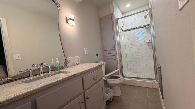 Building Photo - 209 E Cammack St