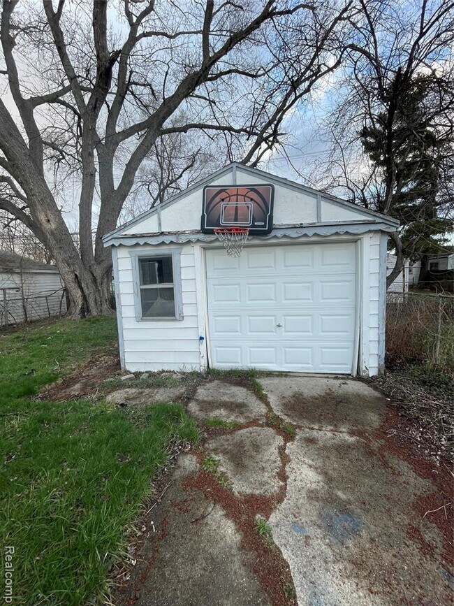 Building Photo - 11099 Studebaker Ave