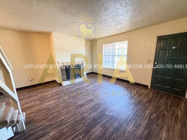 Building Photo - 2 Bed/1.5 Bath Shaded Townhome Close to Ca...