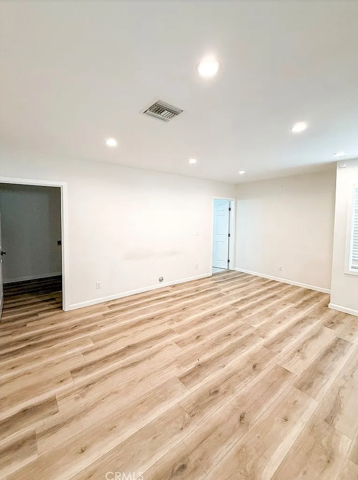 Building Photo - 10430 Densmore Ave