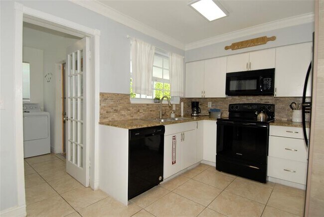 Building Photo - 21 NE 57th Ct