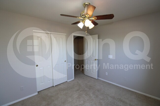 Building Photo - 30731 N Sunray Dr