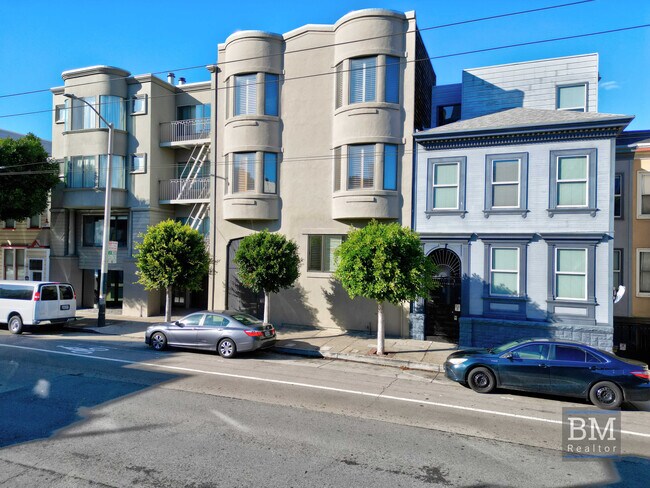 Primary Photo - 862 North Point St