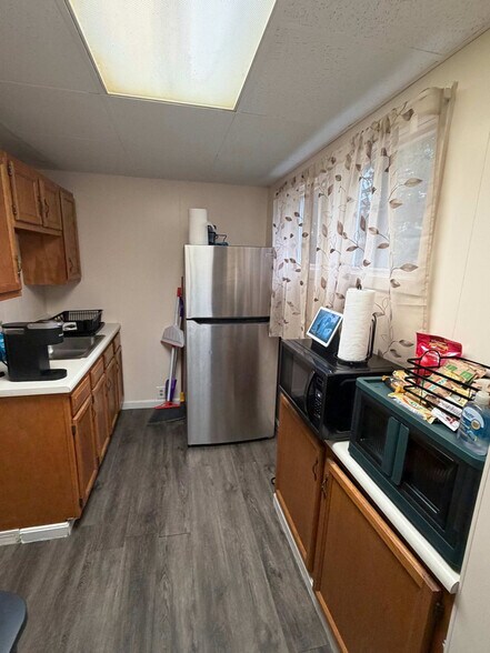 Building Photo - 160 Stafford Ave