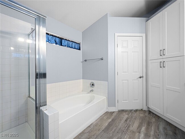 Building Photo - 4749 Califa Dr