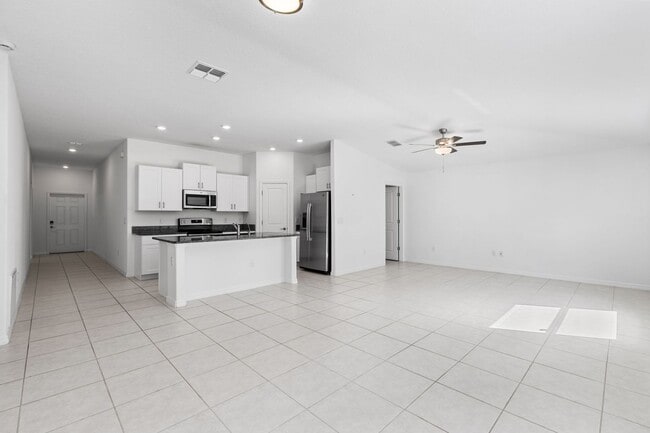 Building Photo - Like New 3/2 in Wimauma