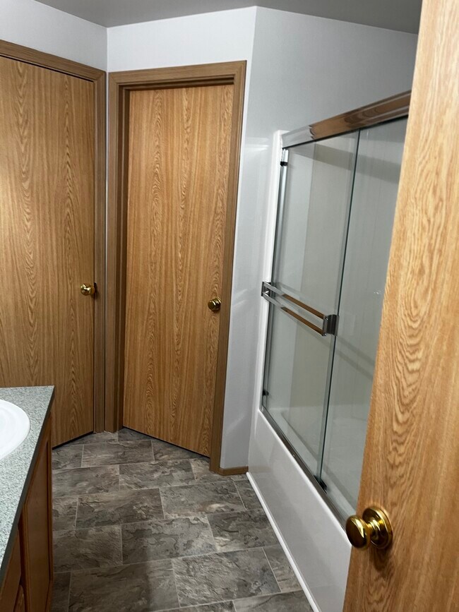 Building Photo - 9982 Greenleaf Loop SE