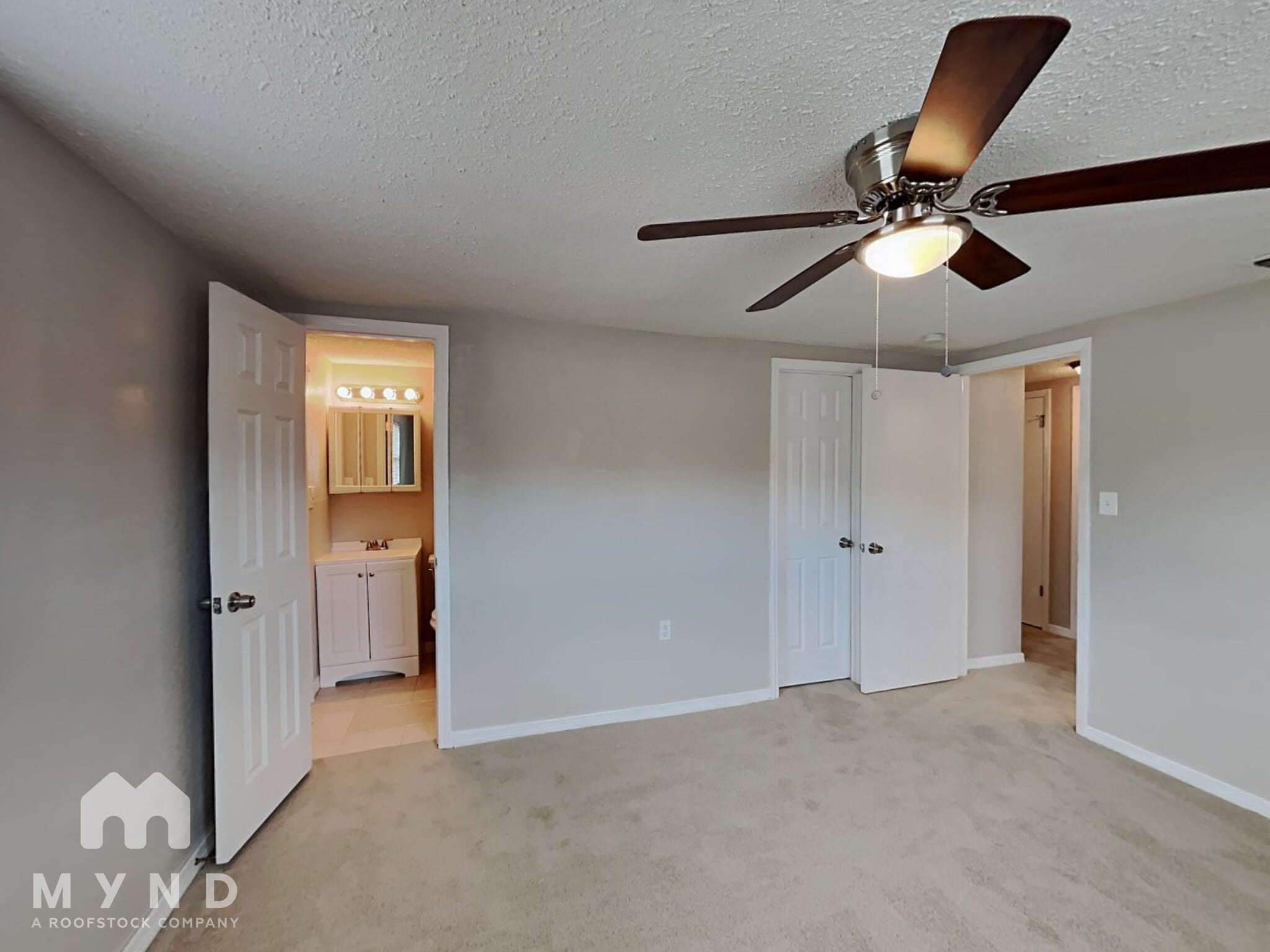 Building Photo - 9724 Lakeside Ln