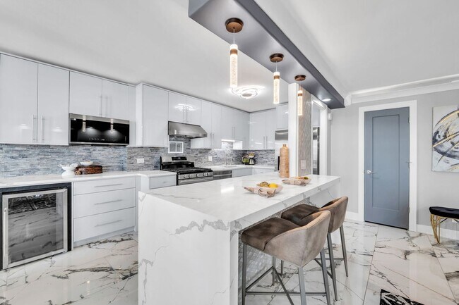 Building Photo - 400 E Randolph St