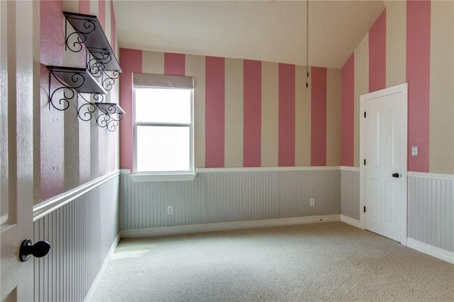 Building Photo - 15400 Interlachen Dr