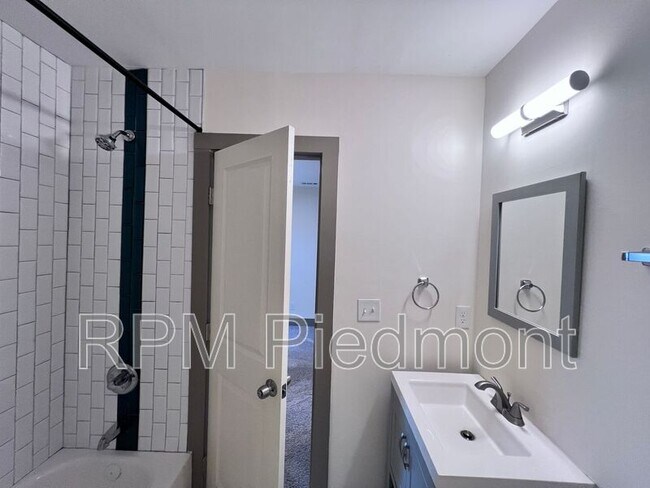 Building Photo - 334 Dargan Pl SW