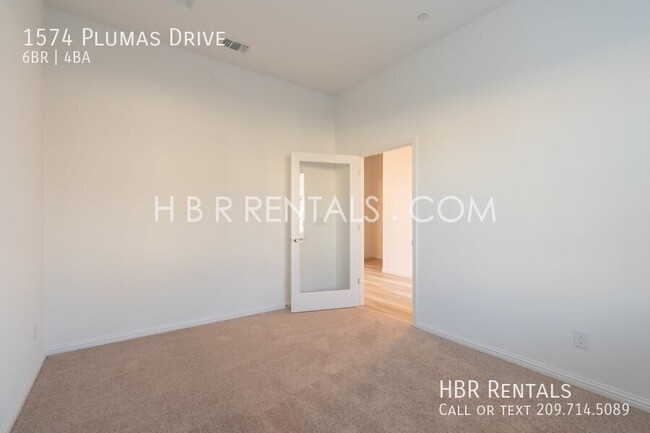 Building Photo - 1574 Plumas Dr