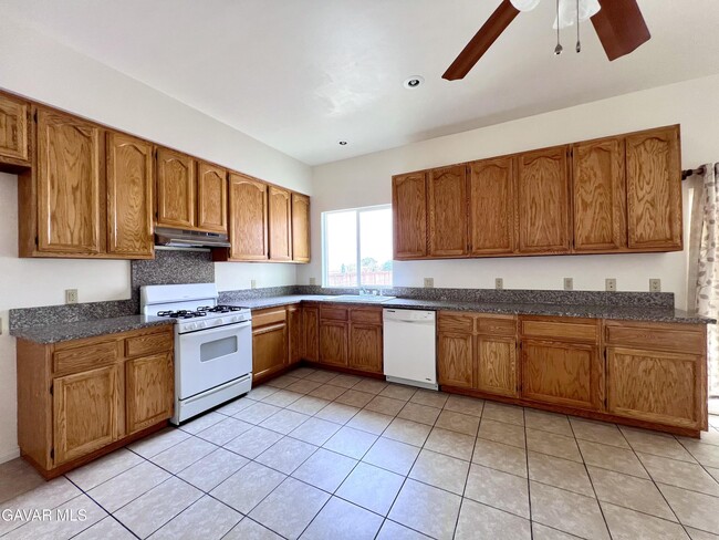 Building Photo - 41380 156th St E