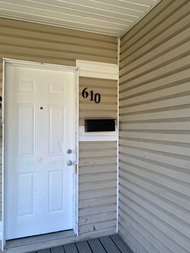 Building Photo - 608-610 Racine Avenue