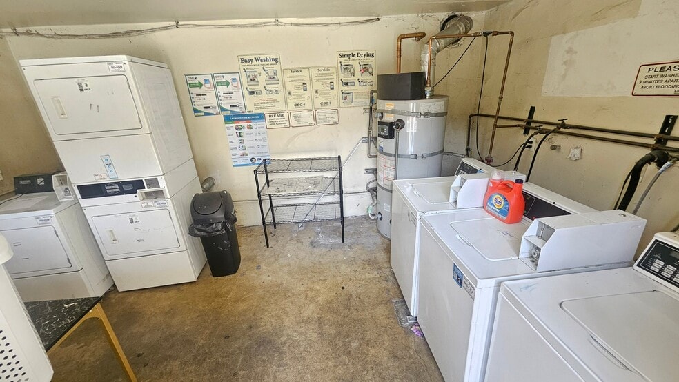 Building Photo - 3945 Stevely Ave