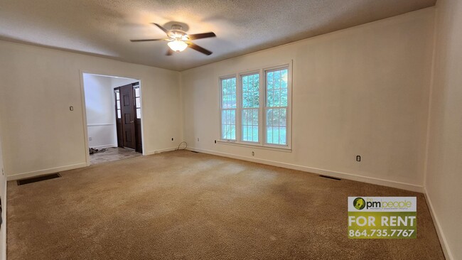 Building Photo - Beautiful 3/2 on Wooded Lot!