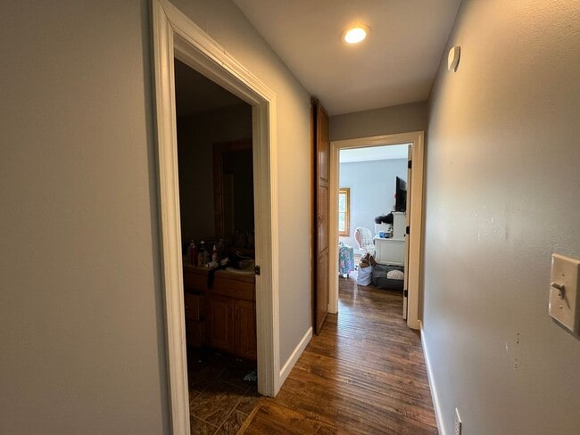 Building Photo - 3 Bedroom house
