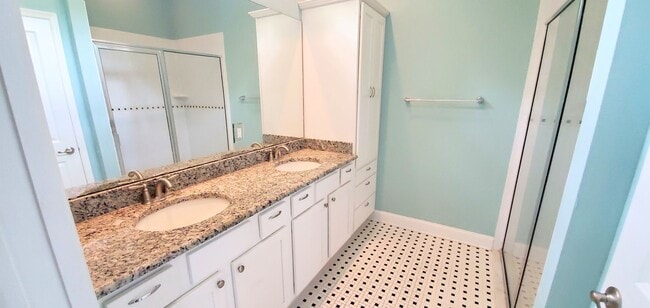 Building Photo - Newer Construction in Avondale!