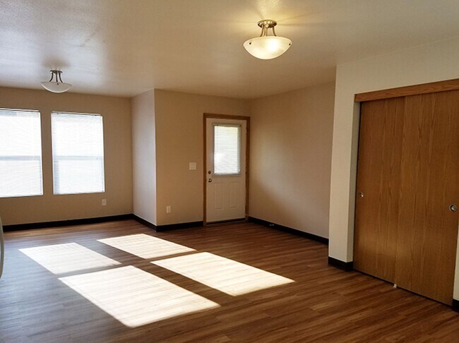 Building Photo - Rental