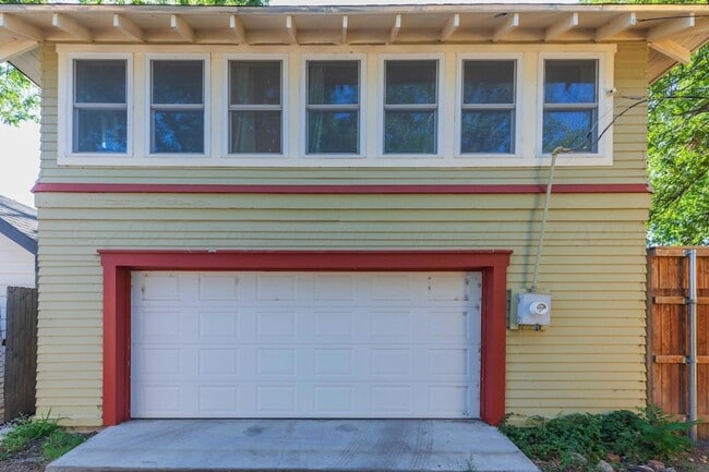 Building Photo - 1710 S Polk St