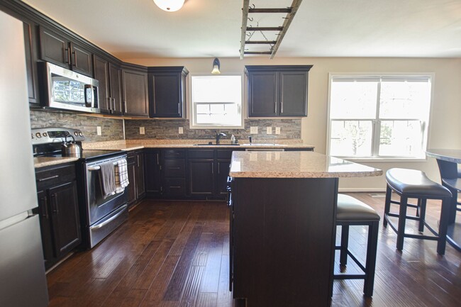 Building Photo - Pet Friendly Three Bedroom!