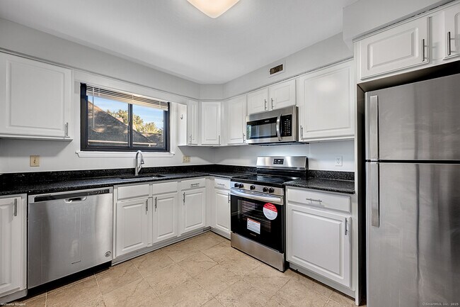 Building Photo - 9 Concord St