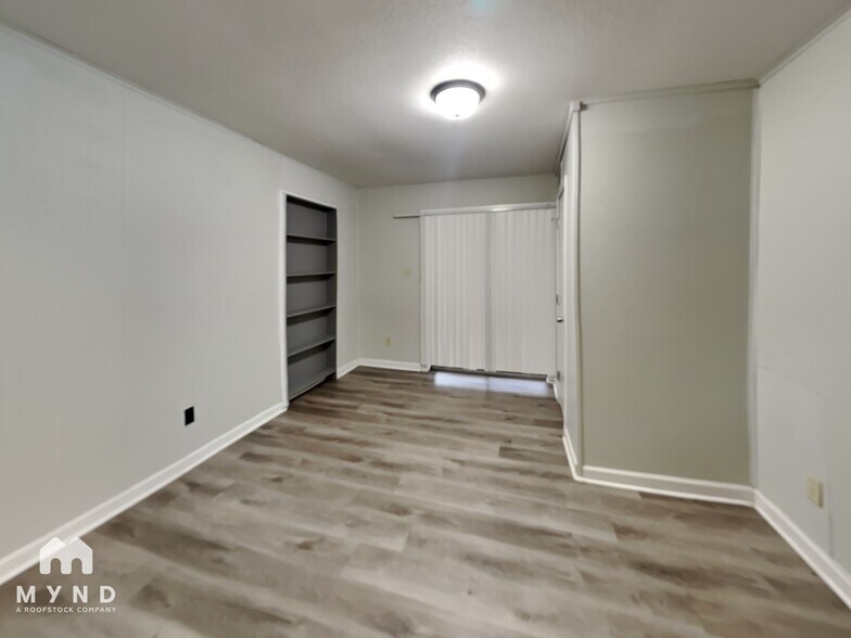 Building Photo - 6035 Devon Cir