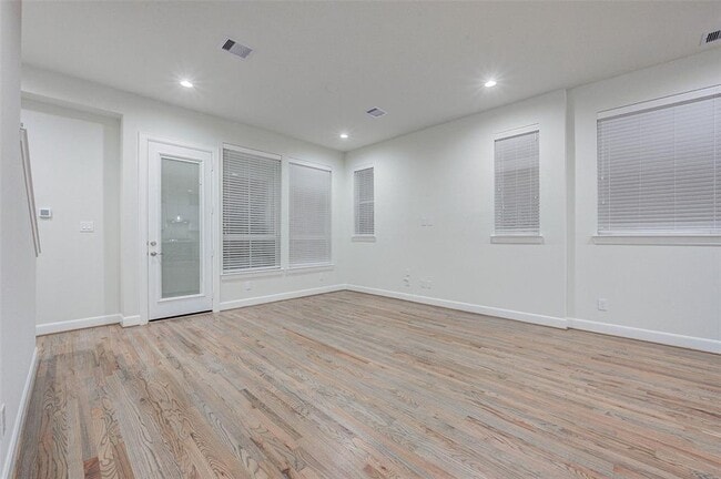 Building Photo - 2808 Grand Fountains Dr