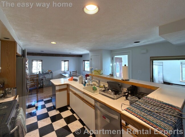 Building Photo - 61 6th St