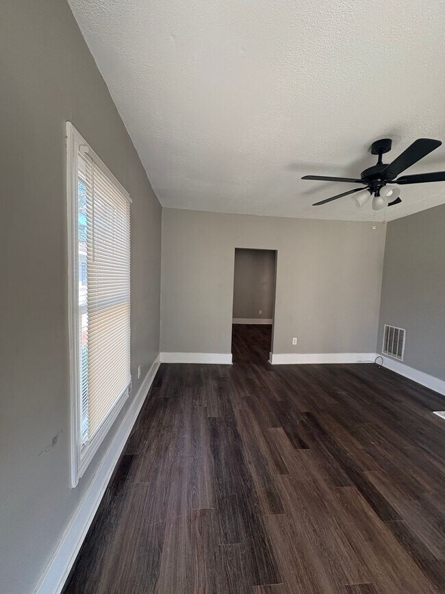 Building Photo - A charming 3-bedroom, 2 bath House