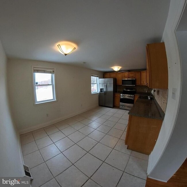 Building Photo - 2620 Taunton St