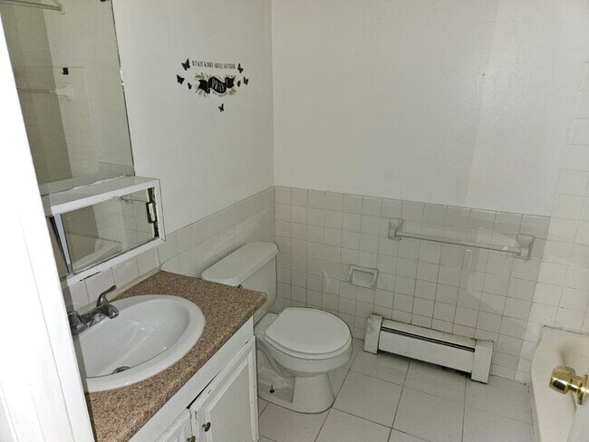 Building Photo - 1885 N Taylor Rd