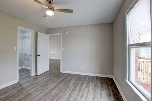 Building Photo - 2481 Clarksville Rd
