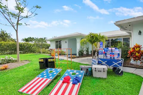 Building Photo - 2473 N W Everglades Blvd