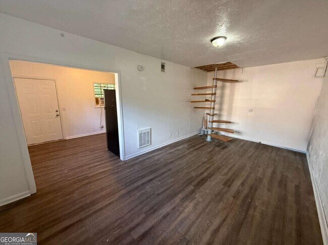 Building Photo - 1071 Laurel Ln NW