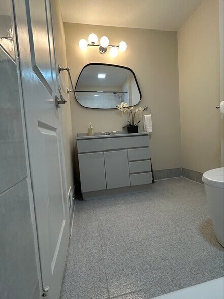 Building Photo - 2731 E 65th St