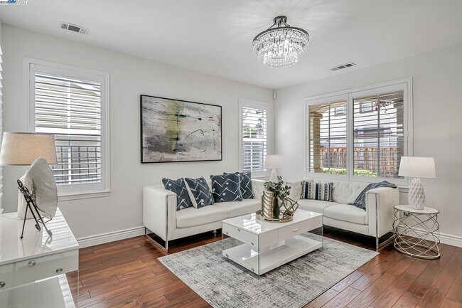 Building Photo - 260 Abigail Cir