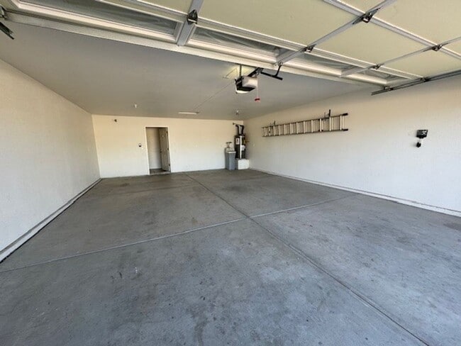 Building Photo - 3 Bedroom 2Ba with Side RV Space & fenced yard