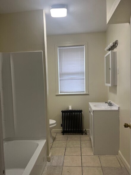 Building Photo - 415 Blackstone St