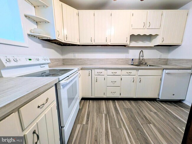 Building Photo - 321 Charred Oak Ct