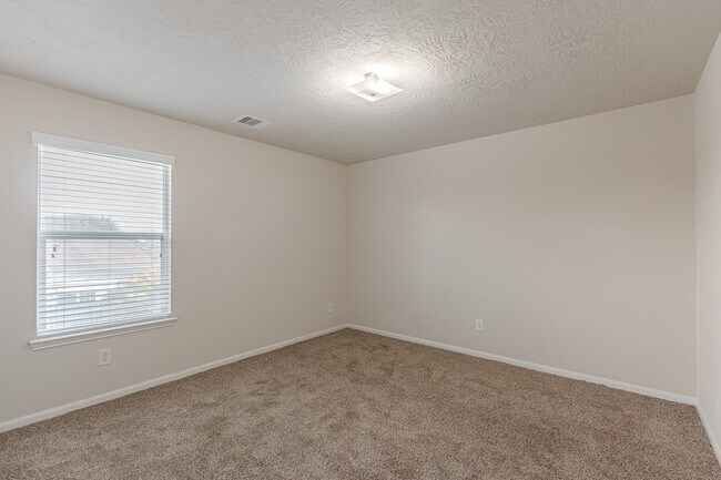 Building Photo - 21611 Falvel Misty Dr