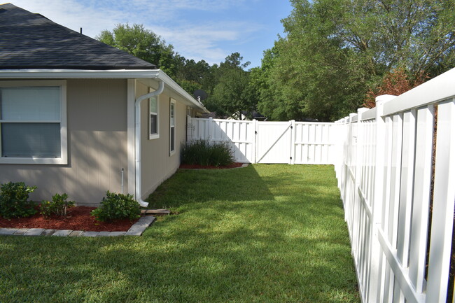 Building Photo - 1013 Buttercup Dr