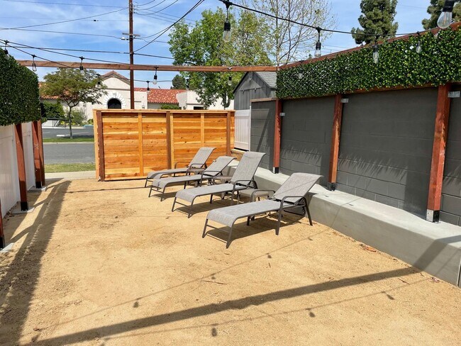 Building Photo - Historic renovated 3 bedroom Craftsman In ...