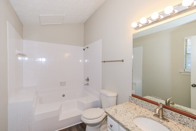 Building Photo - Fantastic 3bd/2ba home! Let yourself in!