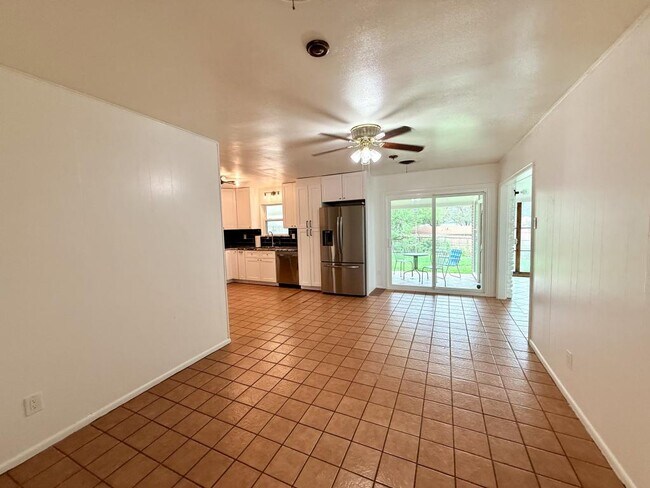 Building Photo - 3807 Longridge Dr