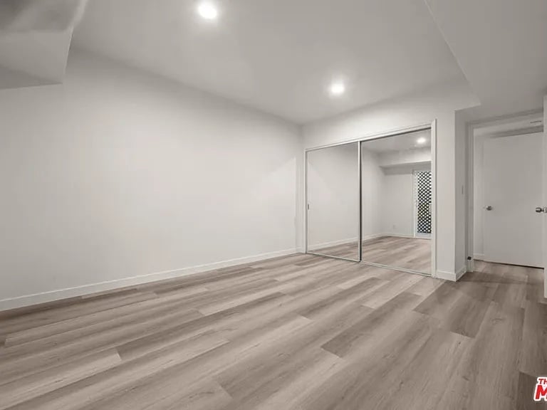 Building Photo - 423 S Rexford Dr