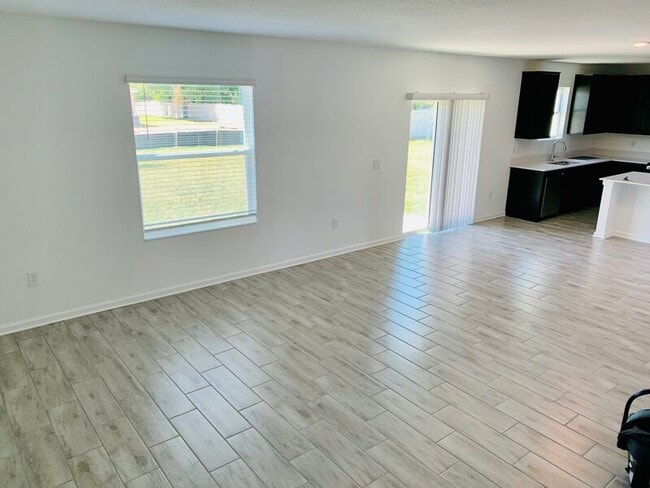 Building Photo - 843 Grant St