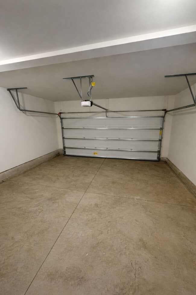 Building Photo - 7870 Iron Rd