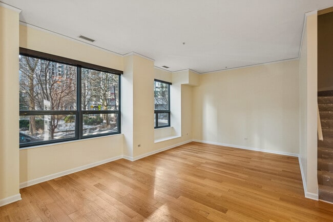 Building Photo - 201 N Westshore Dr