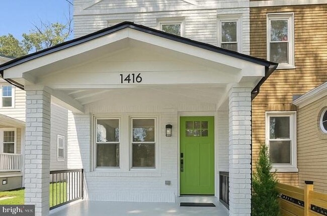 Building Photo - 1416 Kearny St NE